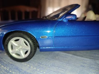 Jaguar XK8 Cabrio 1/18