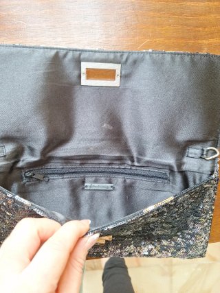 Cartera de lentejuelas plateadas