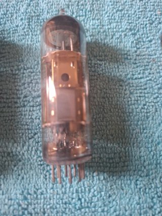 Conjunto de 11 válvulas de tubos electrógenos.