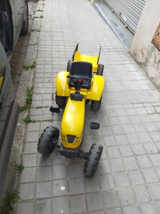 Tractor de juguete con pedales amarillo + Remolque