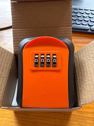 Caja candado con combinación numérica