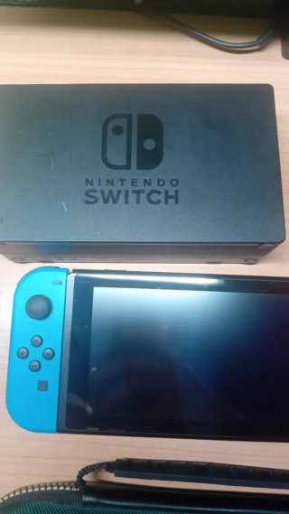 COMO NUEVA Nintendo Switch+ funda