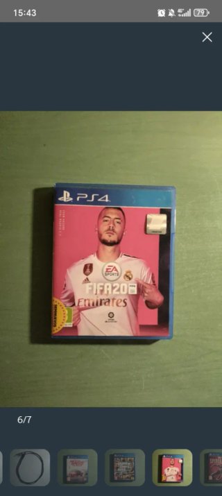 PS4 (PlayStation 4) con 4 juegos y cables