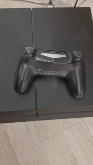 Consola PS4 y TV LG Negra