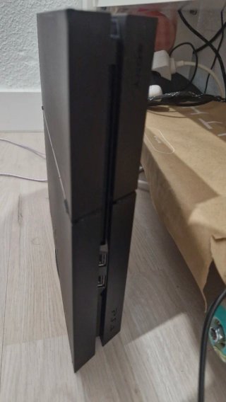 Consola PS4 y TV LG Negra