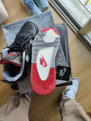 Jordan 4 Retro Bred Talla 44