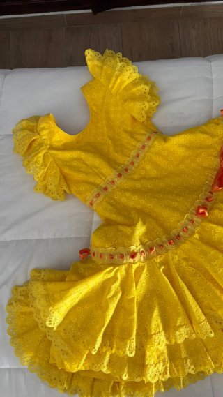 Vestido amarillo bordado inglés
