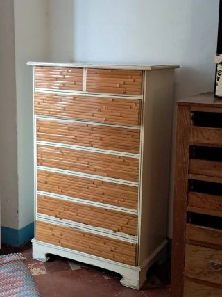 Cajonera de bambú y madera
