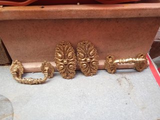 Tiradores y apliques de bronce vintage