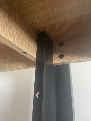 Mesa moderna madera  (esquina dañada)