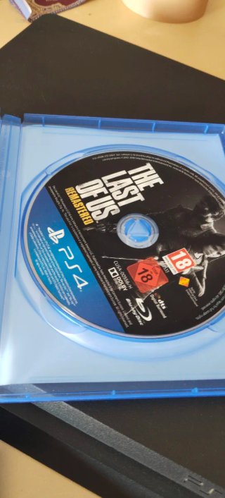 PS4 (PlayStation 4) + 2 Mandos + 4 Juegos