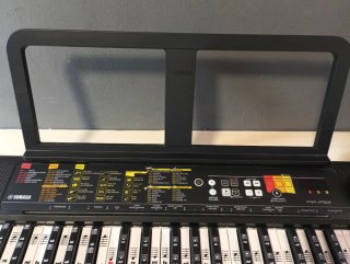 Pack Teclado Yamaha PSR-F52 + Libro Piano