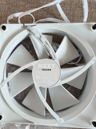 2 Ventiladores NZXT 140mm RGB