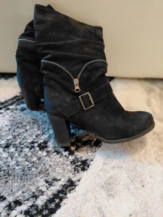 Stivaletti n.39 neri con zip e fibbia