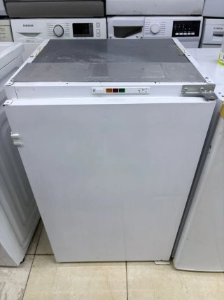 Congelador vertical pequeño blanco