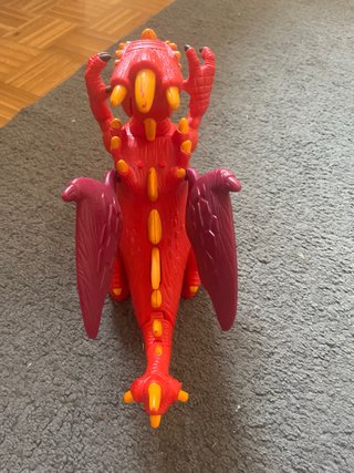 Dragón grande rojo de juguete