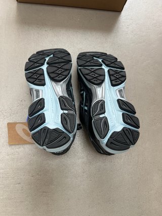 Asics Kayano Talla 42 - Nuevas con etiqueta