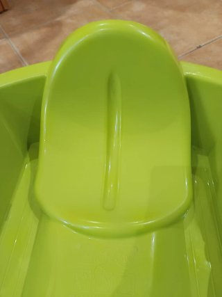 Trineo infantil verde pistacho con cuerda