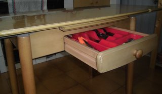 Sukaldeko mahai eraisgarria / Mesa de cocina abati