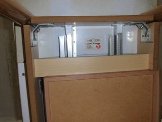 Sukaldeko mahai eraisgarria / Mesa de cocina abati