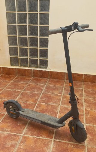 Monopatín Eléctrico Xiaomi + dos ruedas de recambi