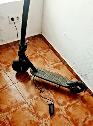 Monopatín Eléctrico Xiaomi + dos ruedas de recambi
