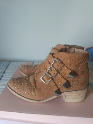 Botines Xti Marrones Tachuelas Hebillas