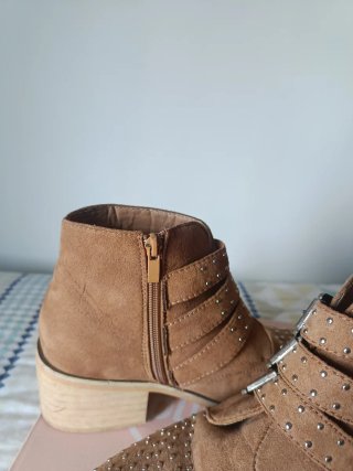 Botines Xti Marrones Tachuelas Hebillas