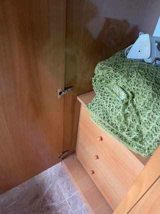 Cómoda de madera con 4 cajones + armario