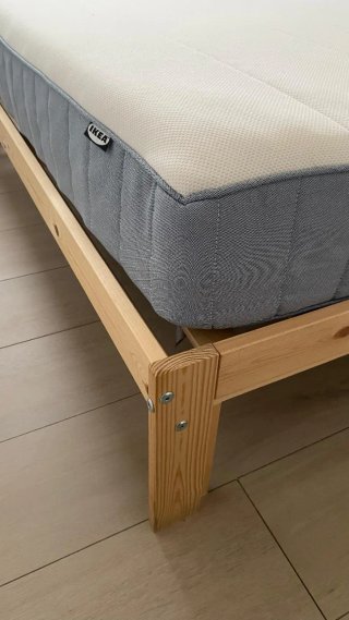 Estructura Cama madera y Colchón Ikea