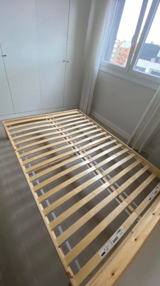 Estructura Cama madera y Colchón Ikea