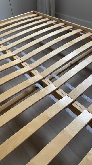 Estructura Cama madera y Colchón Ikea