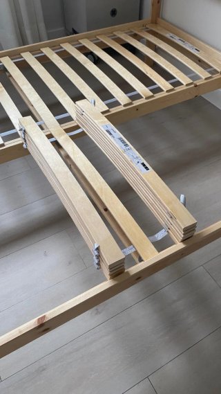 Estructura Cama madera y Colchón Ikea
