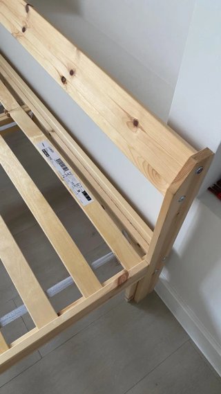Estructura Cama madera y Colchón Ikea