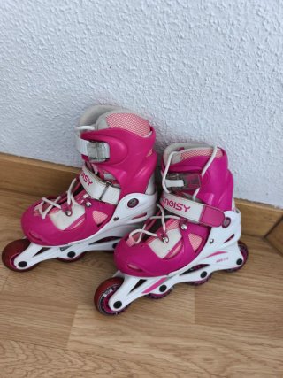 Patines y casco rosa