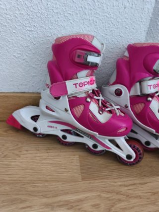 Patines y casco rosa