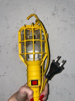 Lámpara de trabajo portátil amarilla