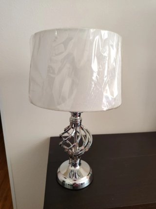 Lámpara de mesa cromada sin estrenar