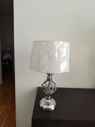 Lámpara de mesa cromada sin estrenar