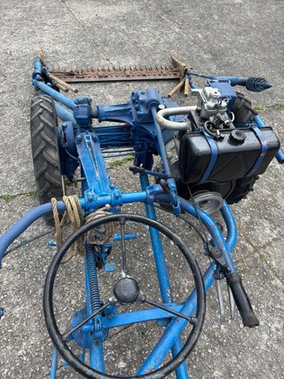 Segadora con carro y asiento