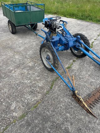 Segadora con carro y asiento