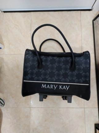 Maleta Mary Kay Negra con Ruedas