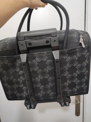 Maleta Mary Kay Negra con Ruedas