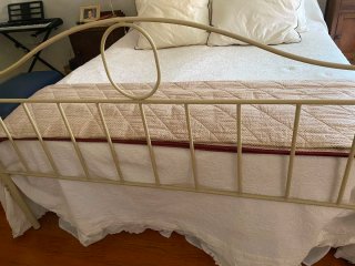 Cama de forja 150cm con 2 lamparas de techo.