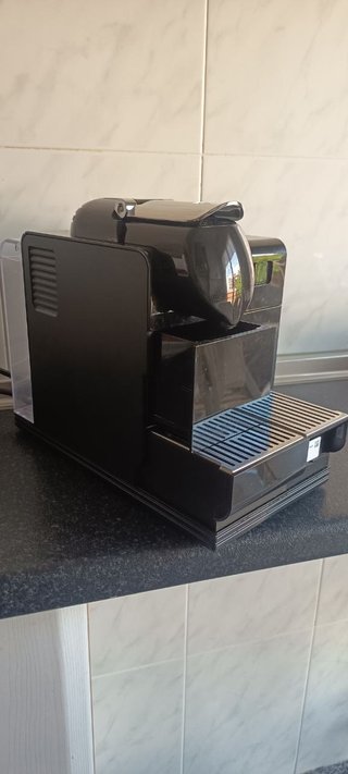 Cafetera Nespresso DeLonghi Lattissima Plus