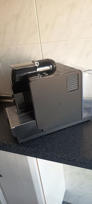 Cafetera Nespresso DeLonghi Lattissima Plus