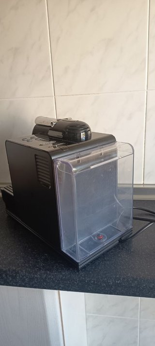 Cafetera Nespresso DeLonghi Lattissima Plus