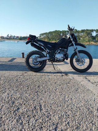 Yamaha Enduro Negra