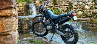 Yamaha Enduro Negra