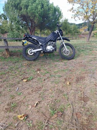 Yamaha Enduro Negra